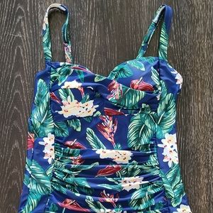 NWOT Ekouaer size Medium floral print swimsuit